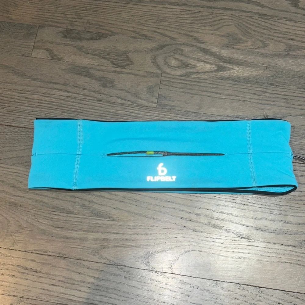 FlipBelt Aqua Running Waist Belt with Zipper - Picture 2 of 6